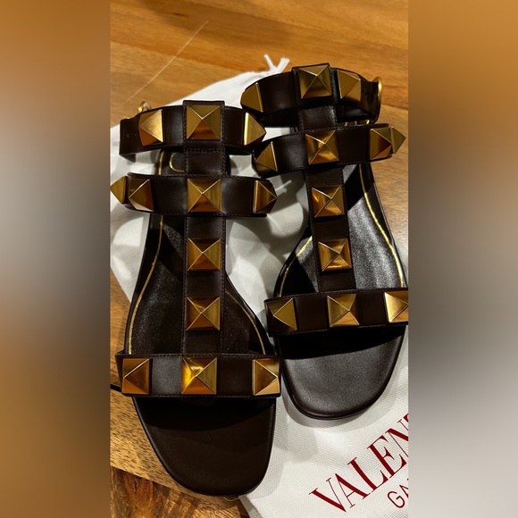 Valentino Roman Stud Sandal - Picture 3 of 6